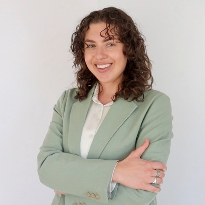 Chloe, Chief Investment Officer